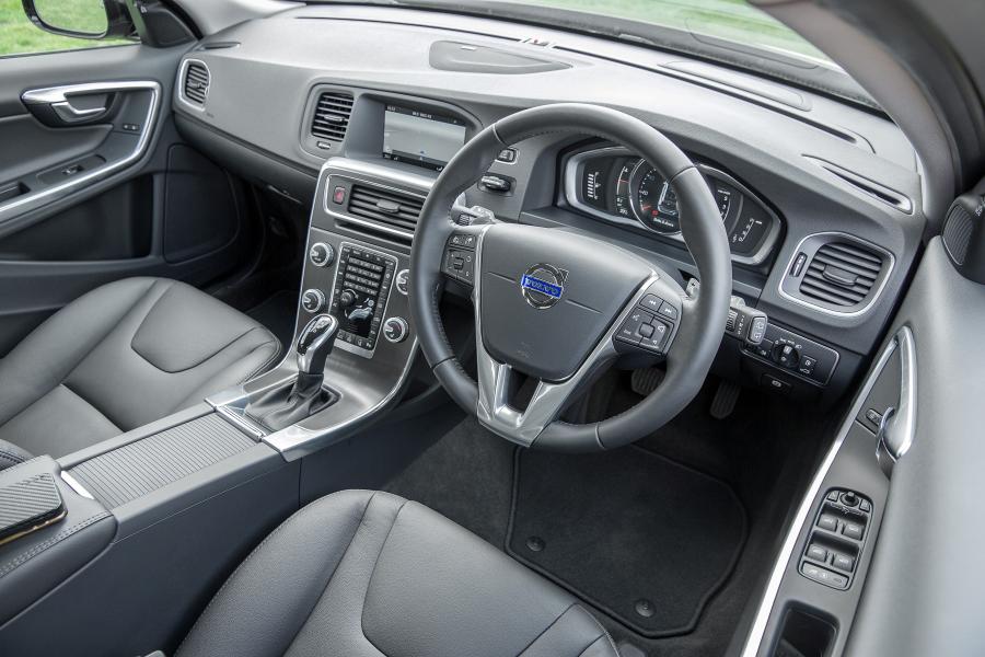  Volvo V60 D3 Cross Country 2015 года  (UK) (фото 13 из 22)